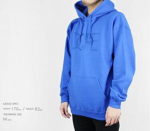 メンズパーカーでオシャレな青 通販でおすすめはコレ!【コーデの画像あり】